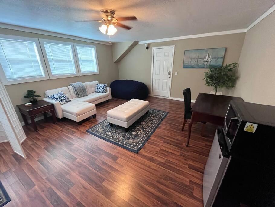 Skinny Big House In Jefferson City Bagian luar foto